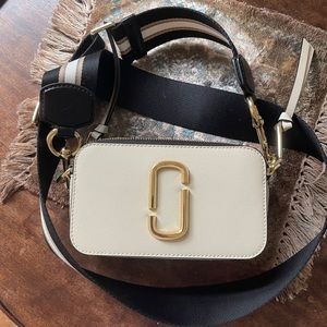 AUTHENTIC Marc jacobs crossbody snapshot bag